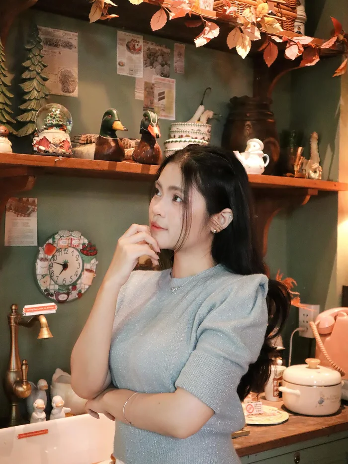bé gái 2009 xinh hồn nhiên học tập