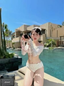 cô gái cá tính ở biển