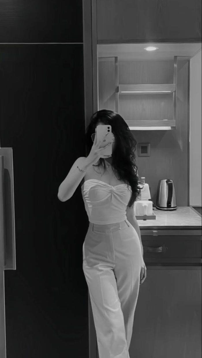 cô gái quyến rũ bí ẩn