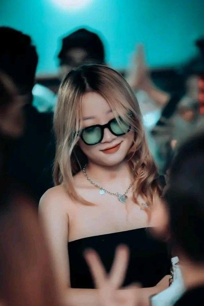 cô gái sàn nhảy