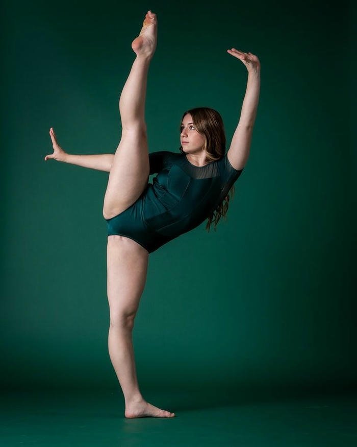 cô gái tự tin và yoga