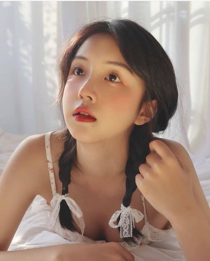con gái xinh đẹp cuốn hút