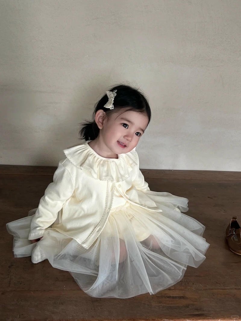 em bé gái xinh cực đáng yêu