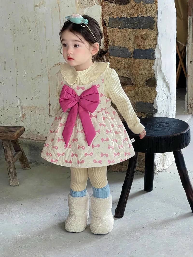 em bé gái xinh dễ mến