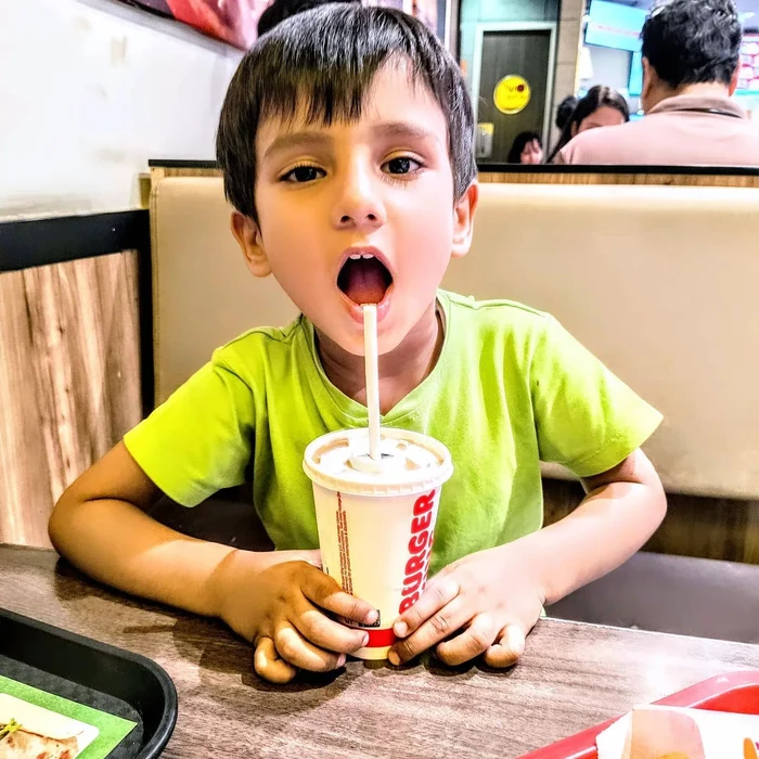 em bé thông minh và dễ thương