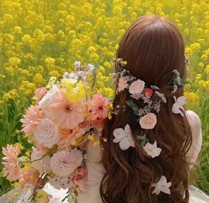 gái cầm hoa siêu đẹp