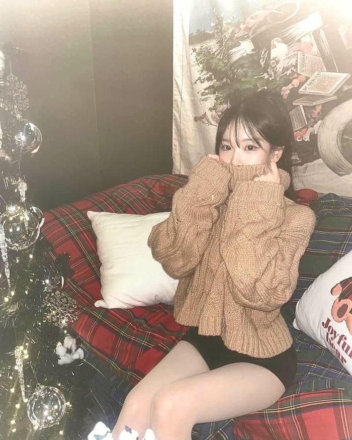 gái xinh 2k11 ngồi xổm cute