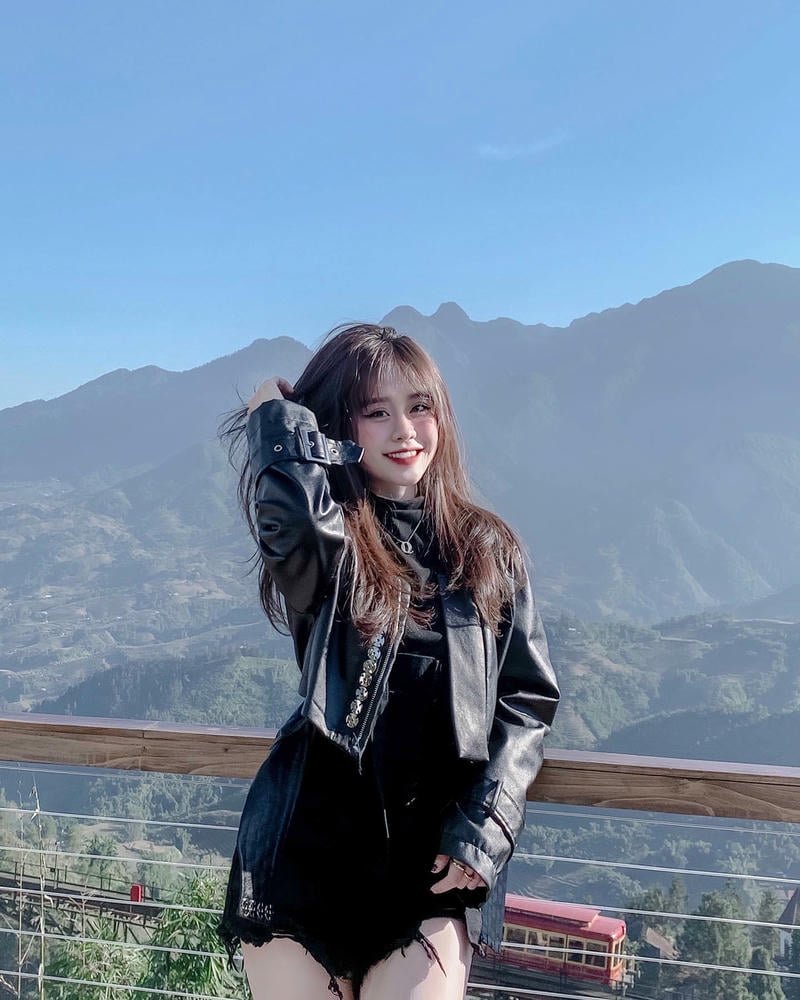 gái xinh 2k12 pose tinh nghịch