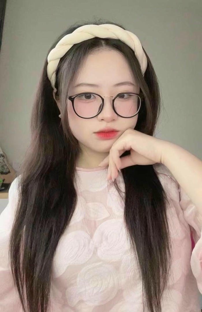 gái xinh 2k6 trong sáng
