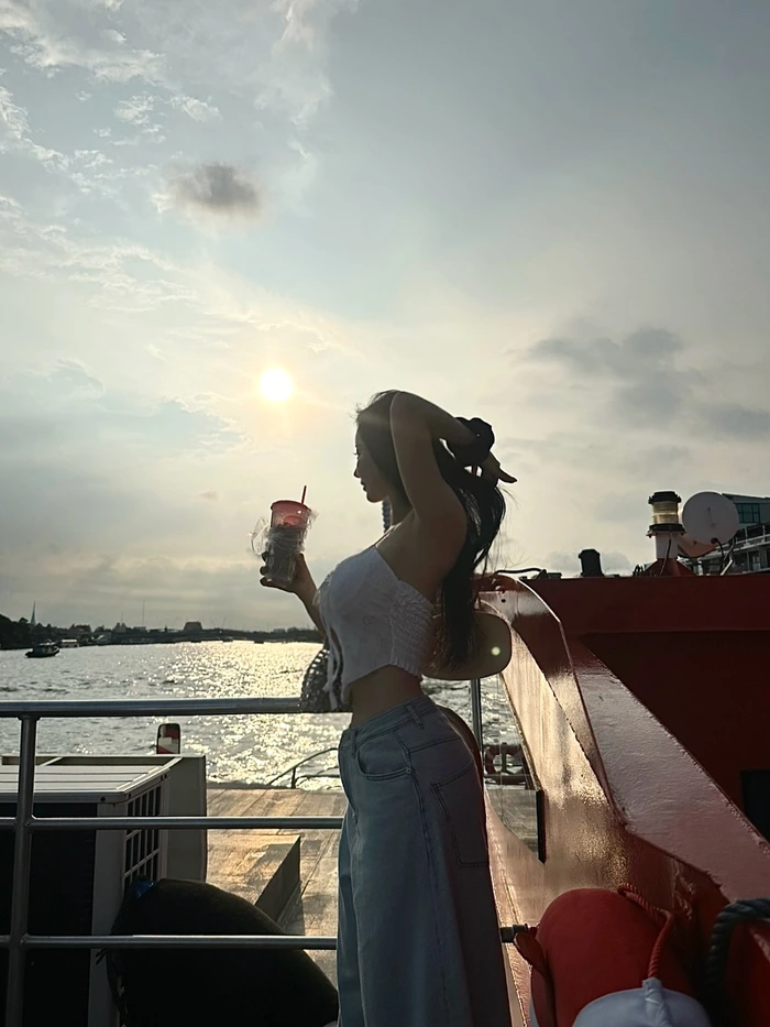 gái xinh 2k6 trong sáng