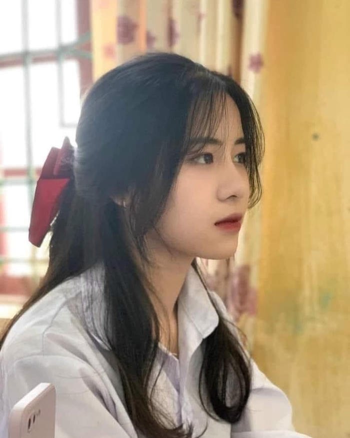 gái xinh 2k8 cười tươi