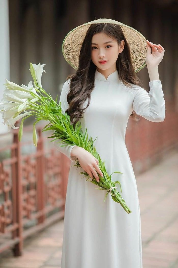 gái xinh áo dài trắng e ấp