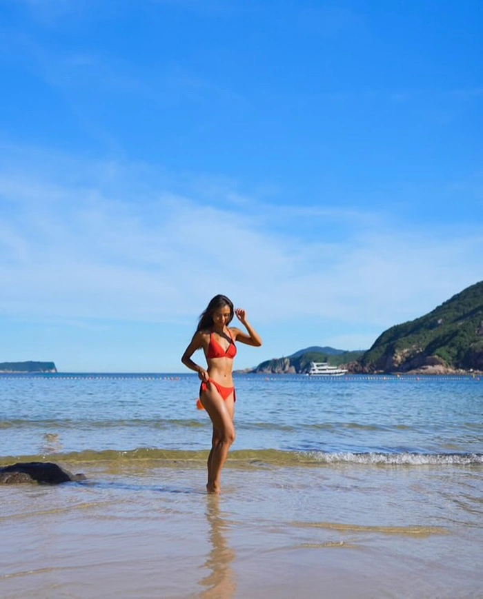 gái xinh bikini biển ngọt ngào đáng yêu