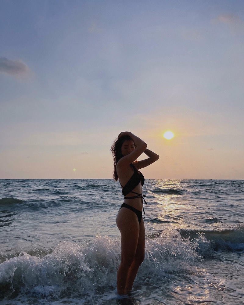 gái xinh bikini biển quyến rũ