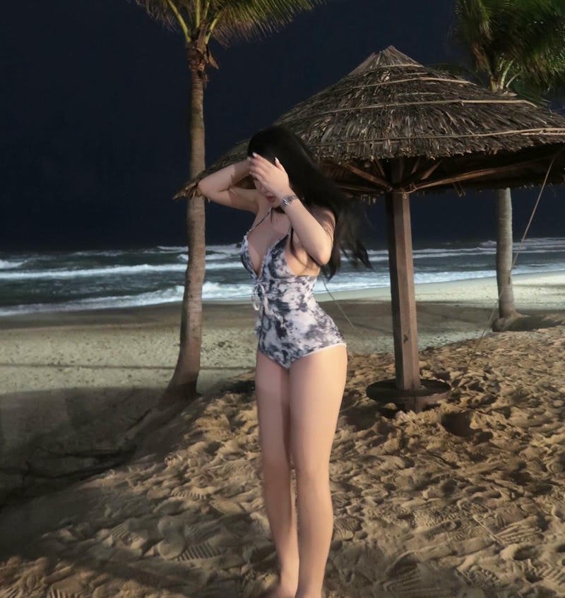 gái xinh bikini ở biển đẹp