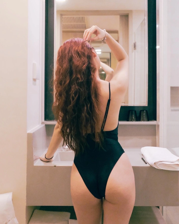 gái xinh che mặt cá tính nổi bật