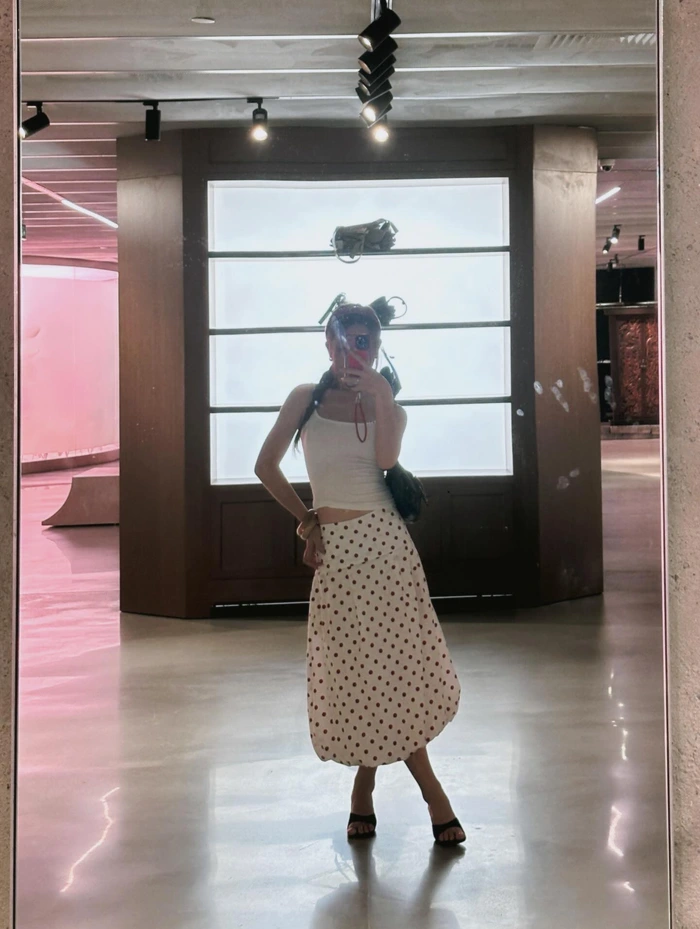 gái xinh che mặt cute đáng yêu