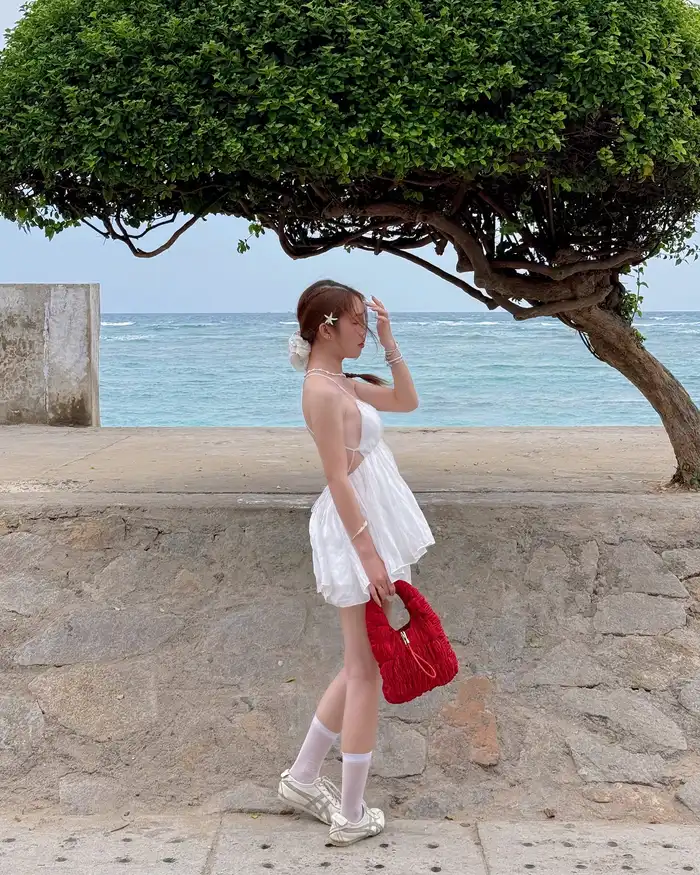 gái xinh che mặt dịu dàng dễ thương