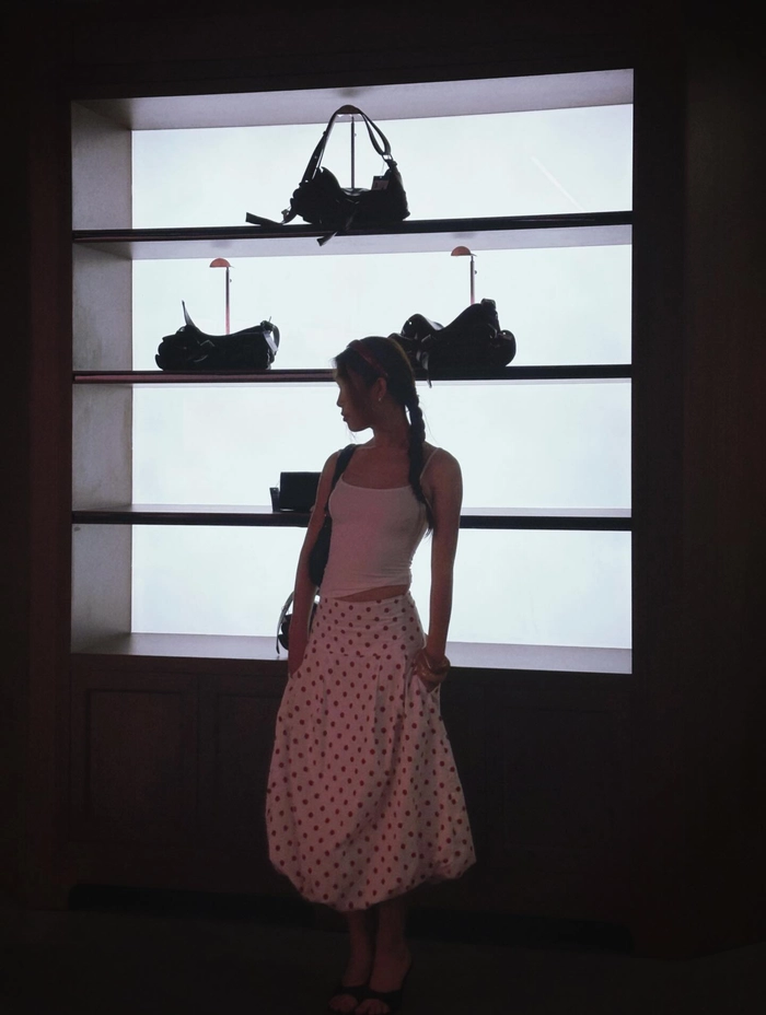 gái xinh che mặt nổi bật rạng ngời