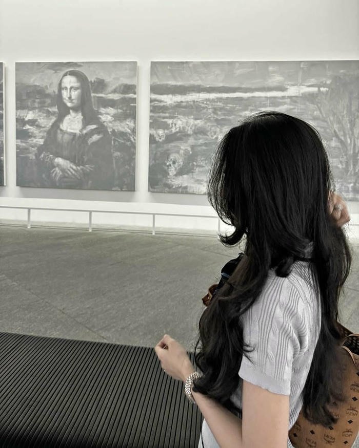 gái xinh che mặt phong cách