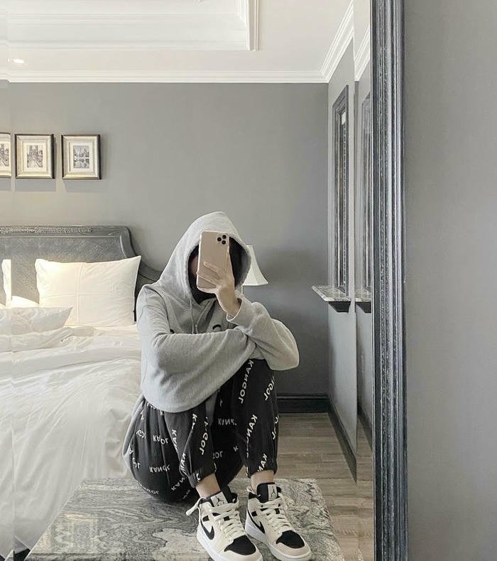 gái xinh che mặt tóc ngắn