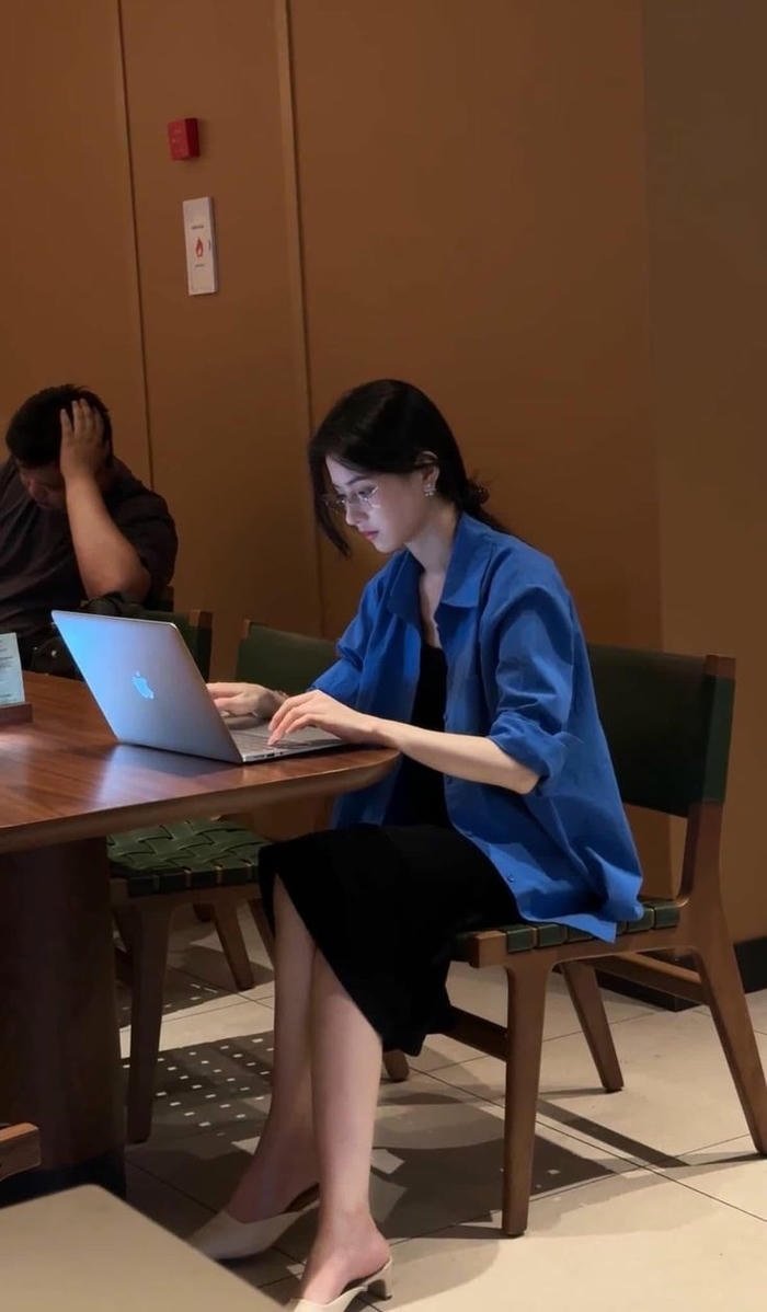 gái xinh công sở sang trọng