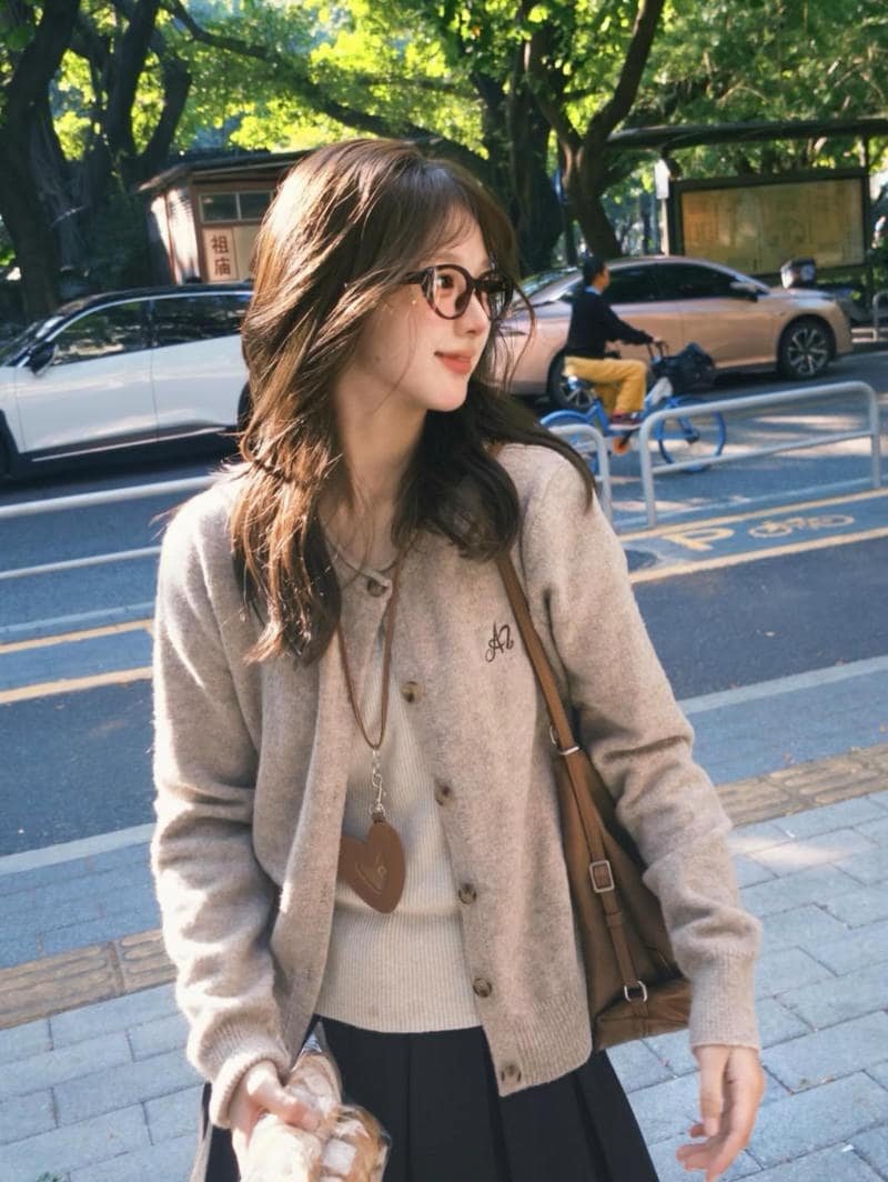 gái xinh cười hạnh phúc