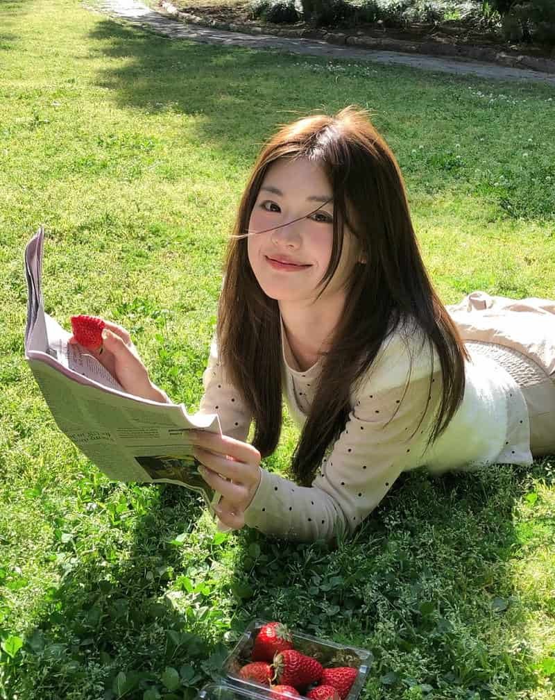 gái xinh cười tự nhiên