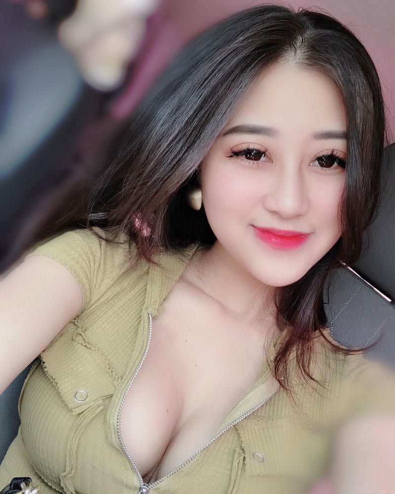 gái xinh cười tươi