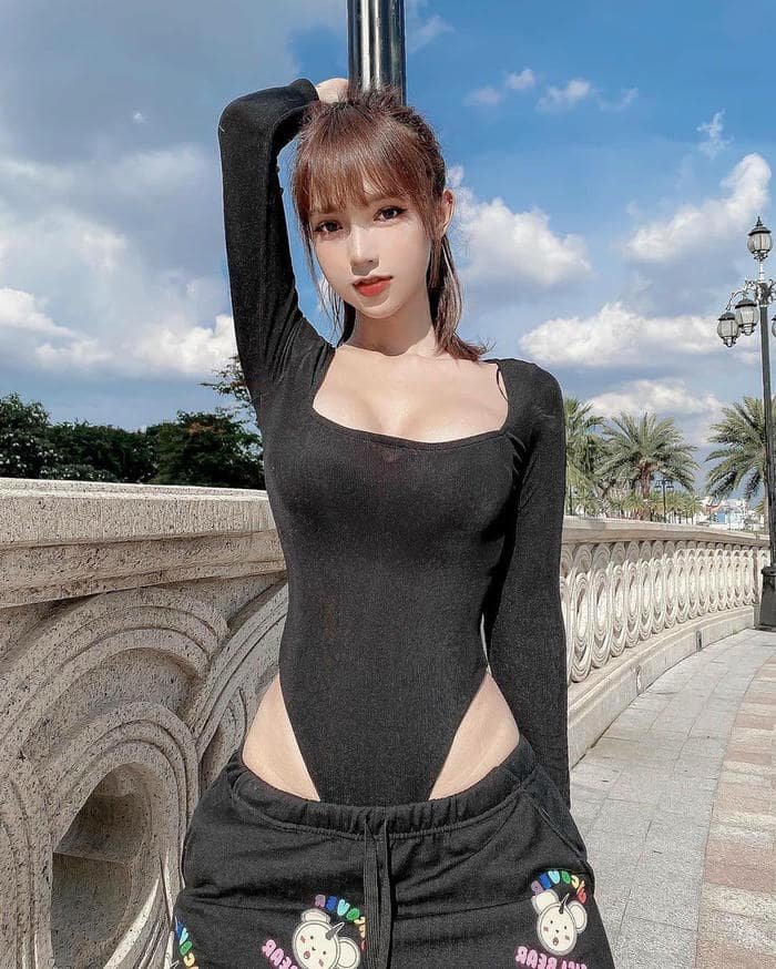 gái xinh dáng đẹp tạo dáng