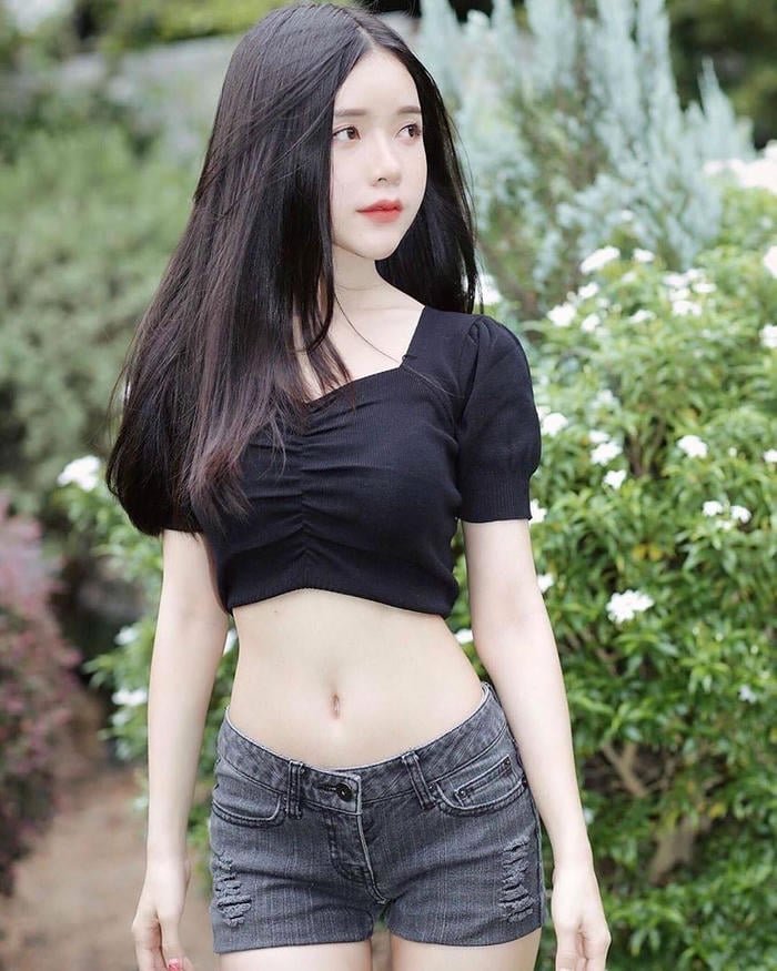 gái xinh dáng đẹp tự nhiên