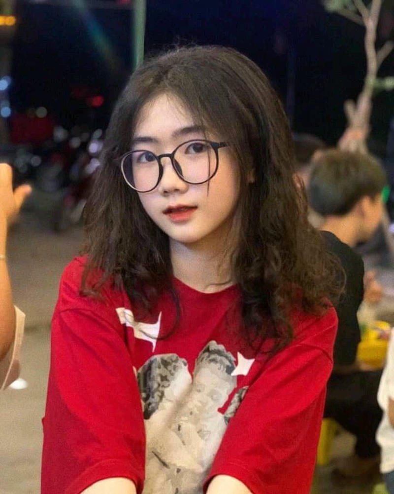 gái xinh đeo kính cute