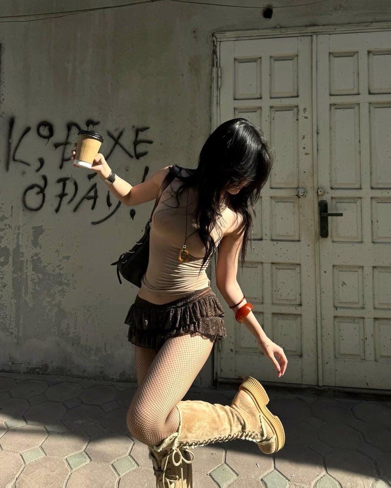 gái xinh giấu mặt