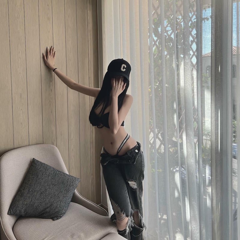 gái xinh giấu mặt hút hồn