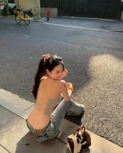 gái xinh mặc quần jean sành điệu