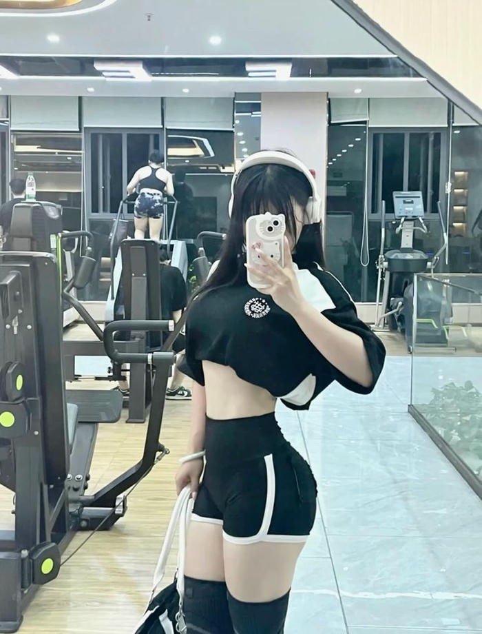 gái xinh mông cong đẹp