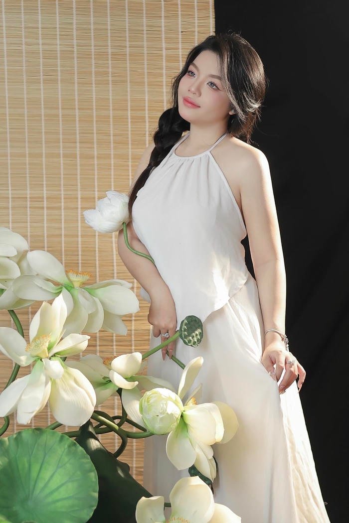 gái xinh quyến rũ áo yếm