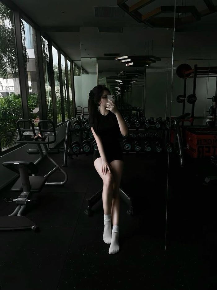 gái xinh tập gym hiện đại