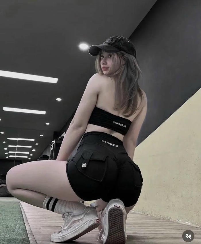 gái xinh tập gym khoe dáng