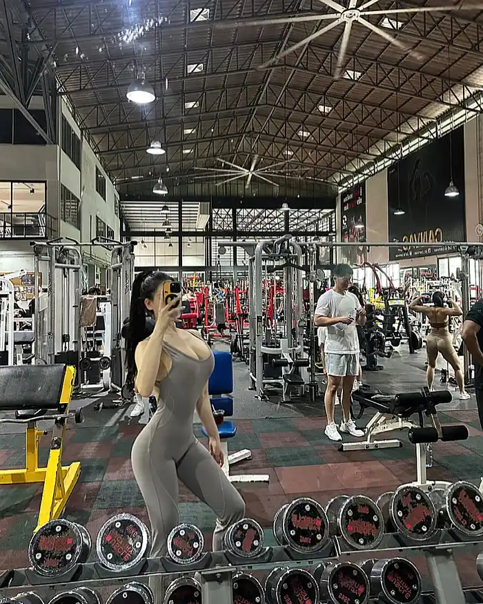 gái xinh tập gym phong cách cuốn hút