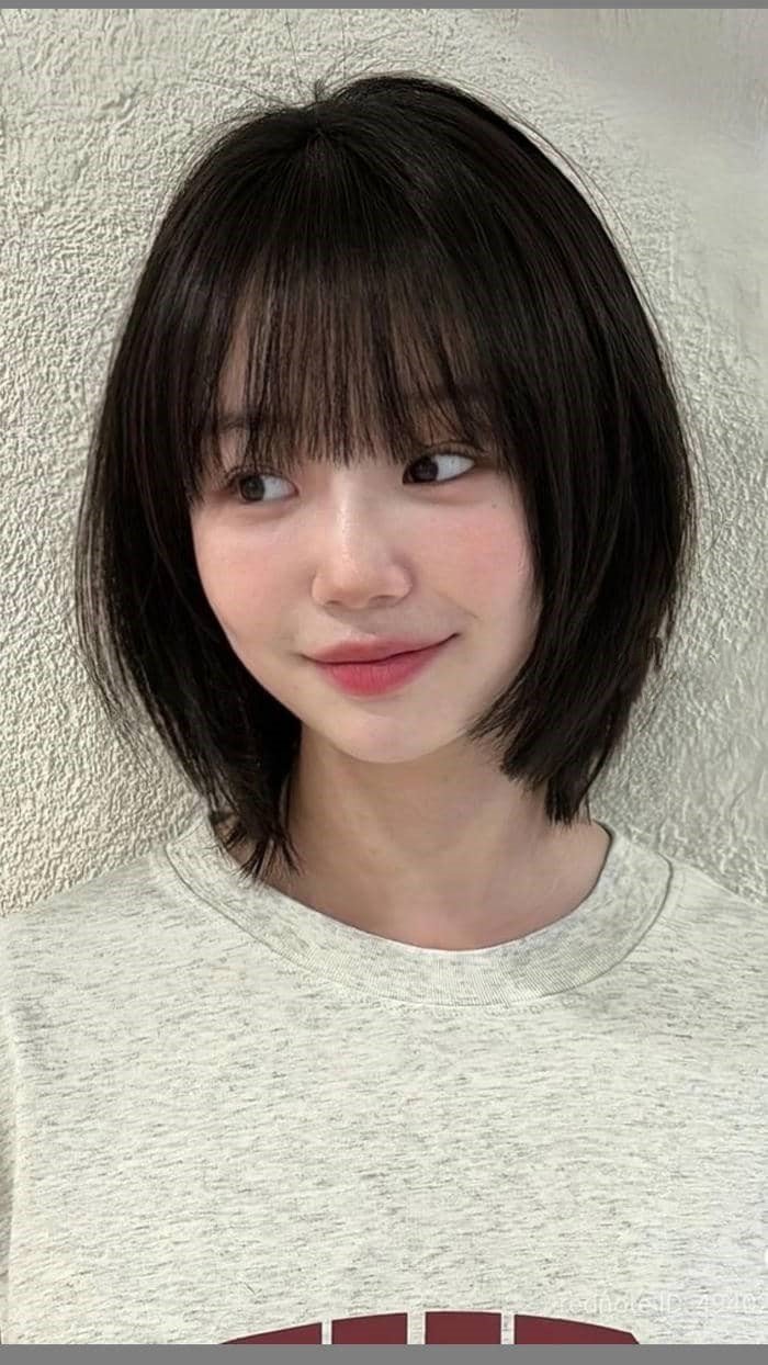 gái xinh tóc ngắn selfie