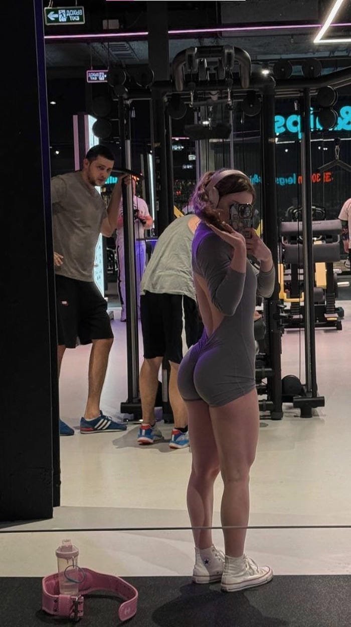 gái xinh tự tin khoe dáng