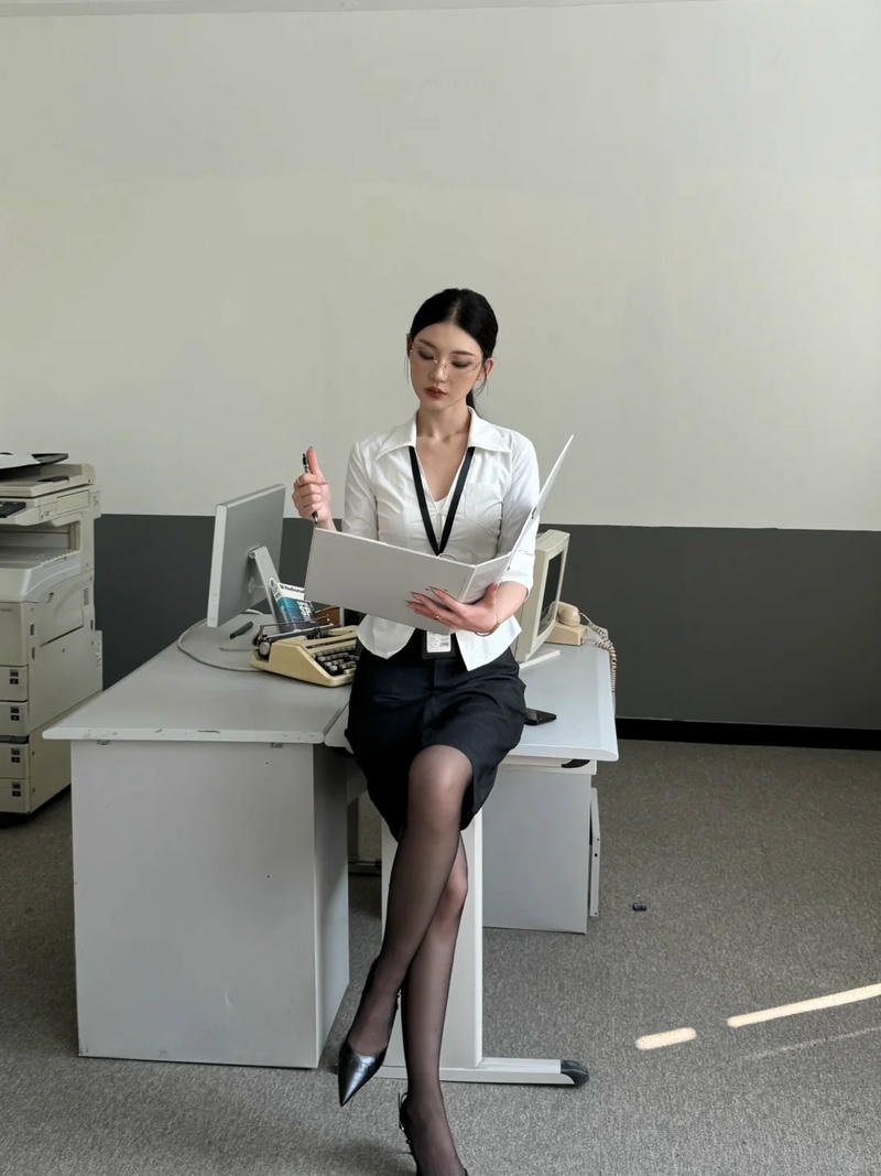 gái xinh văn phòng gợi cảm lạ