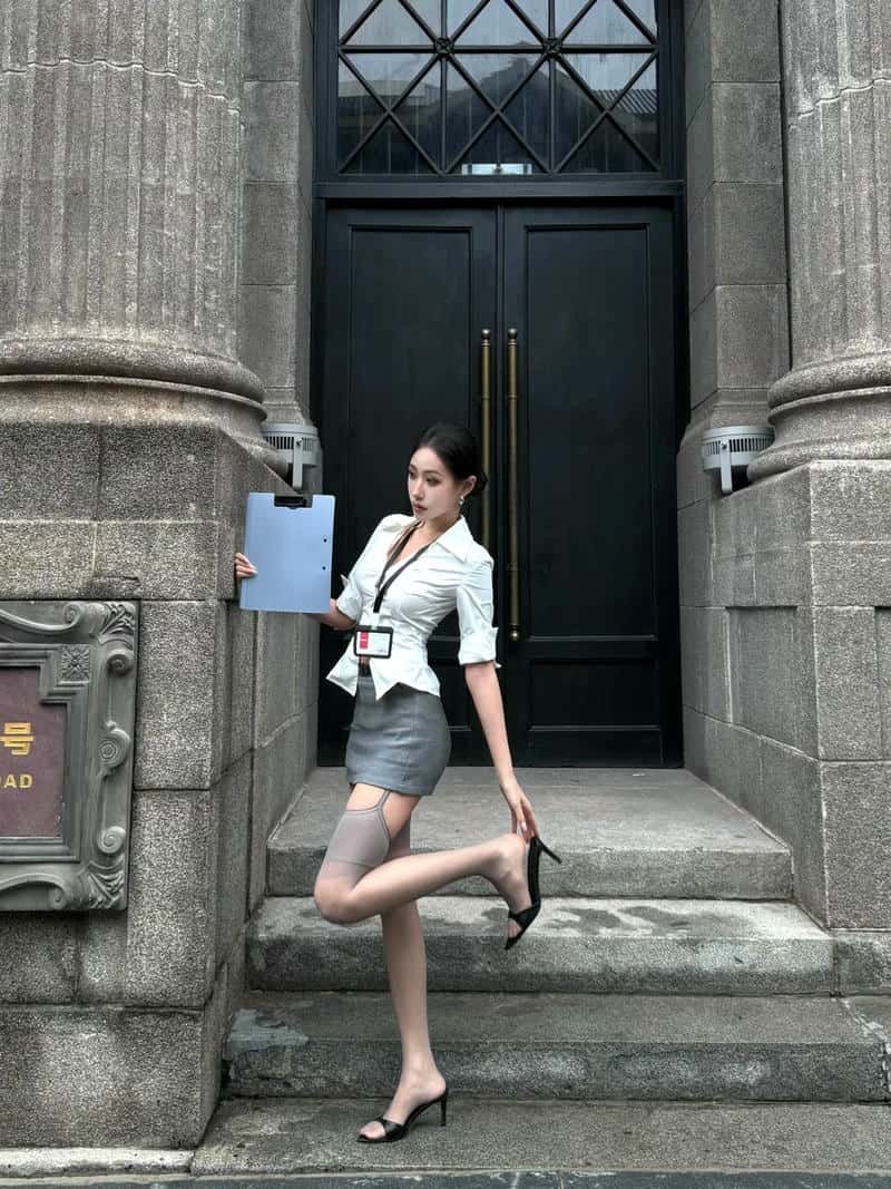 gái xinh văn phòng hút ánh nhìn