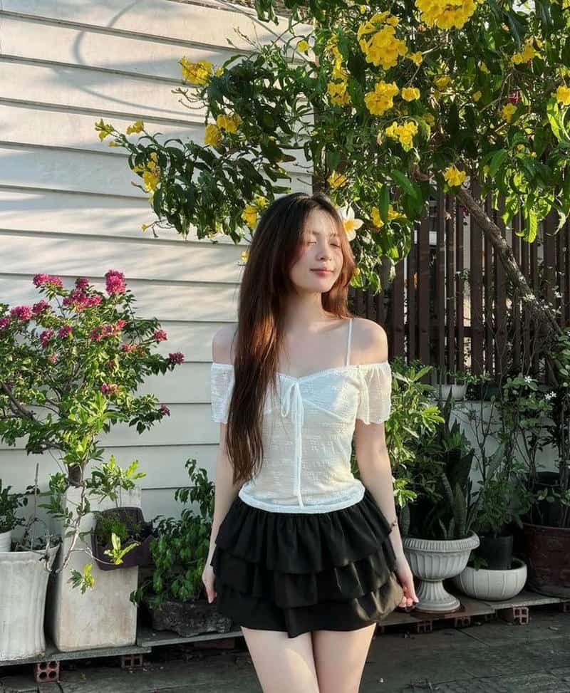 gái xinh váy ngắn thần thái