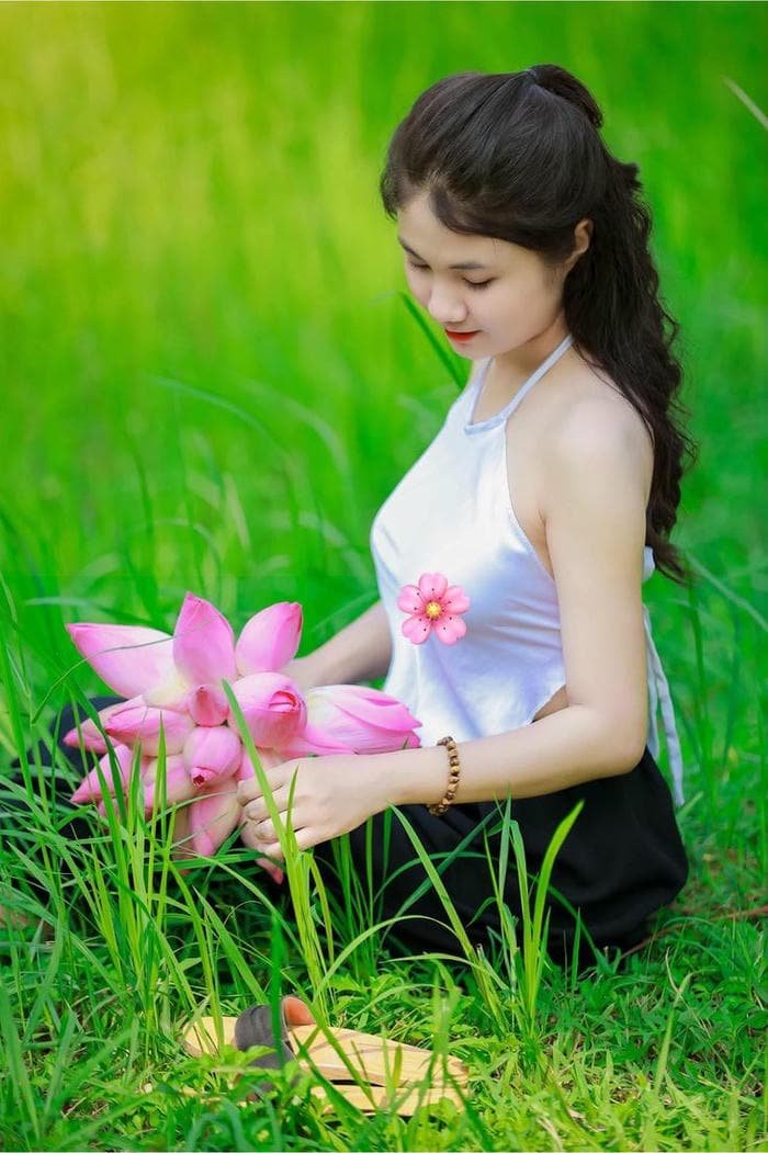 gái xinh yếm lụa