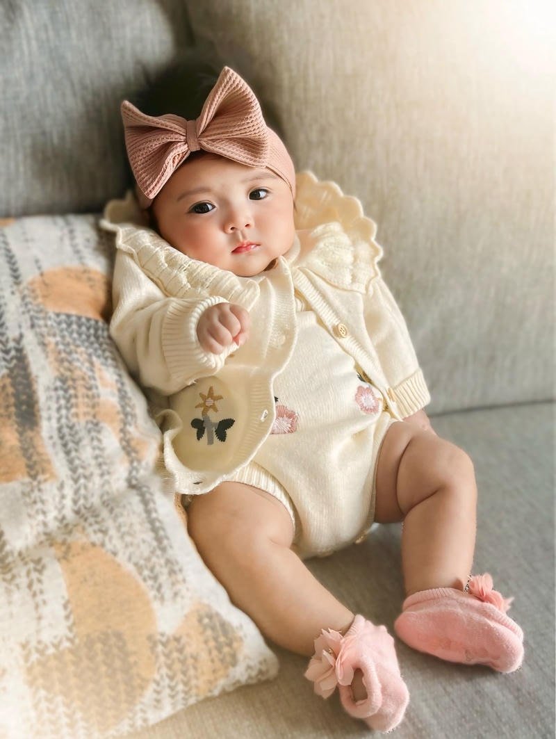 hình ảnh bé gái sơ sinh xinh đẹp