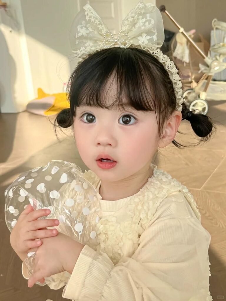 hình ảnh bé gái xinh như thiên thần