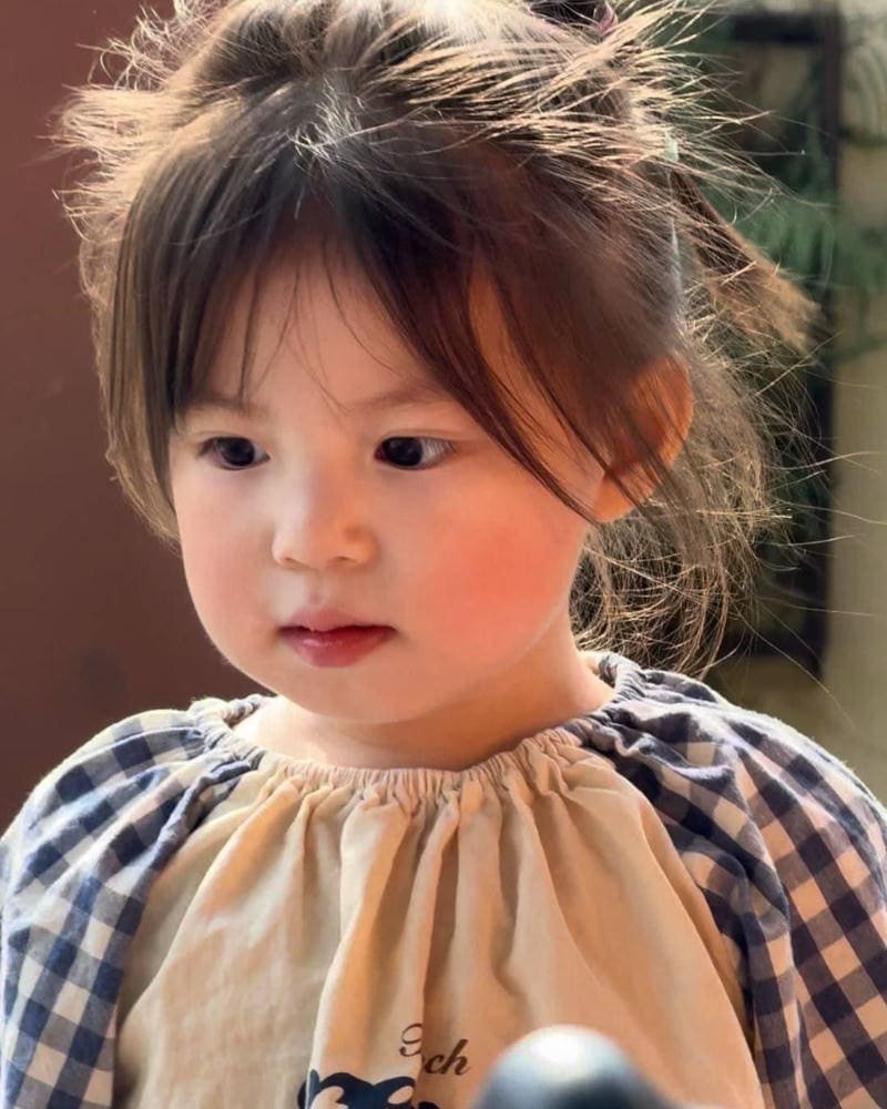 hình ảnh bé gái xinh xắn