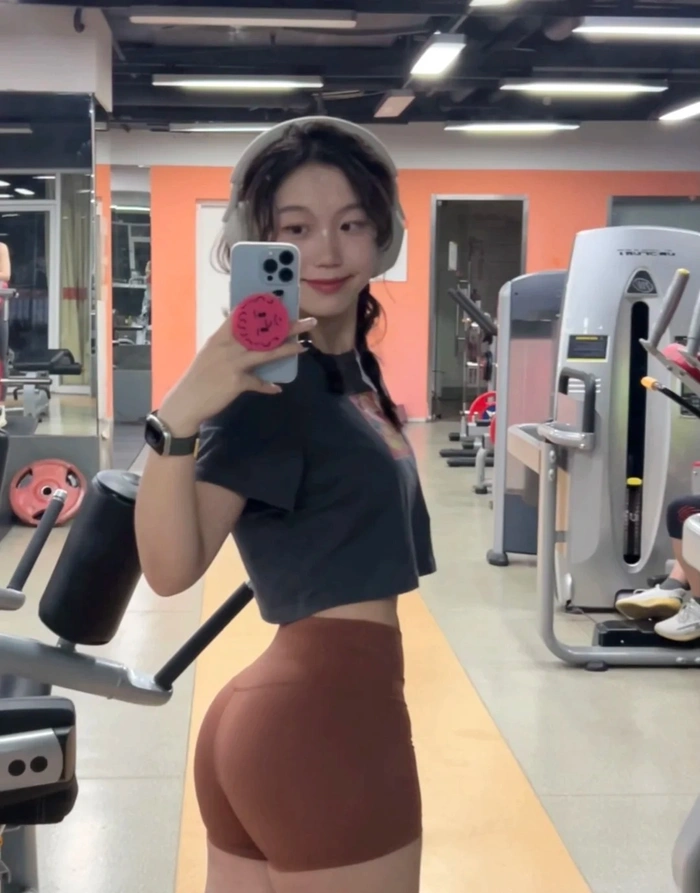 hinh anh gái xinh tập gym